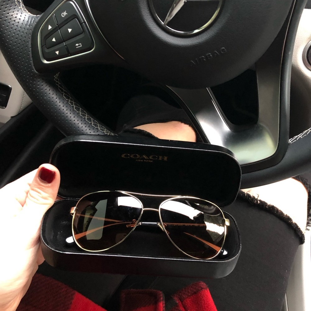 Coach aviator gold glasses like new!!!!